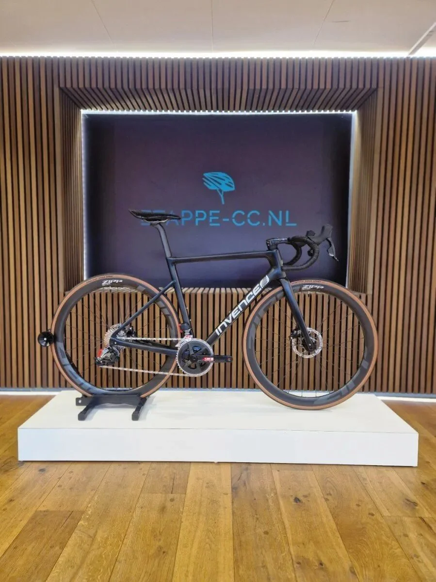 Invence R-One nano(SrRival DTA180030DB) Mixed Carbon matte 54cm 2024